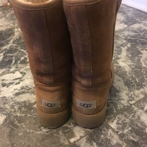 UGG Amie Classic Slim Wedge Boots (Chestnut)